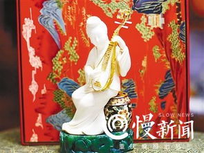 重慶男子4根頭發上刻出600多字 琵琶行 微刻這條路要耐得住寂寞